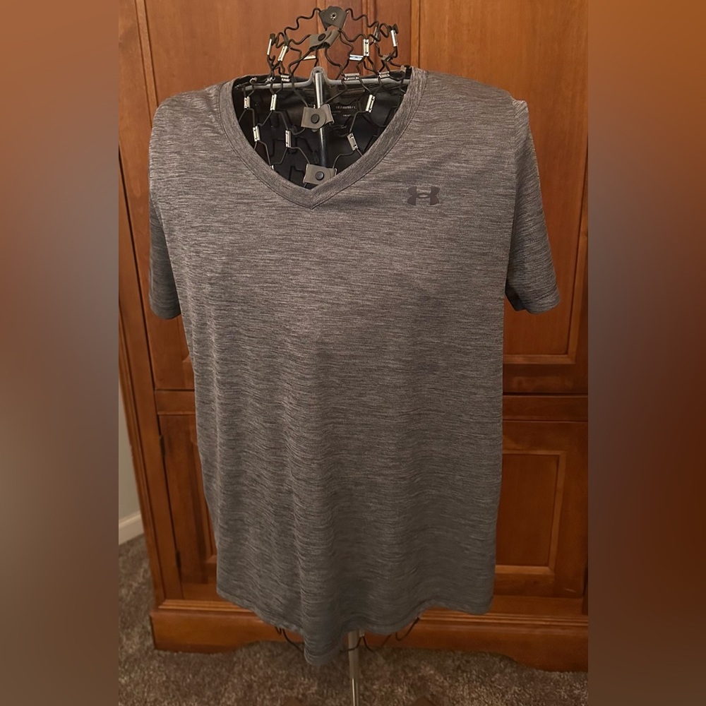 Under Armour Women’s Heather Gray V-Neck Tee